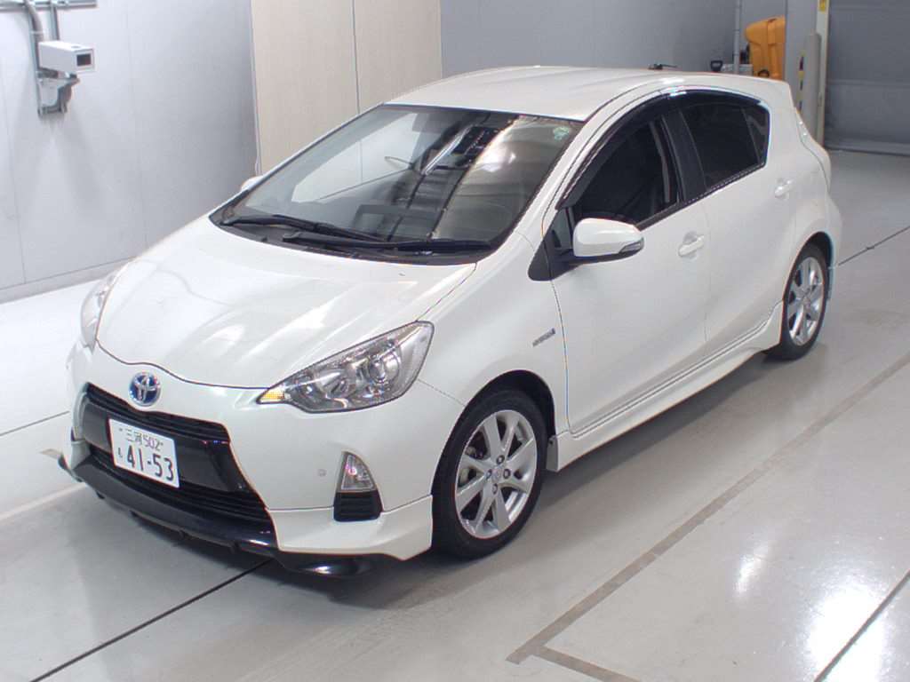 toyota aqua 2012