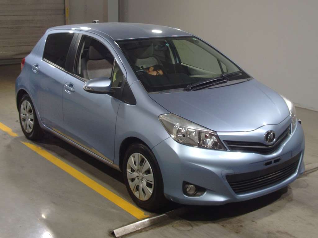 toyota vitz 2012