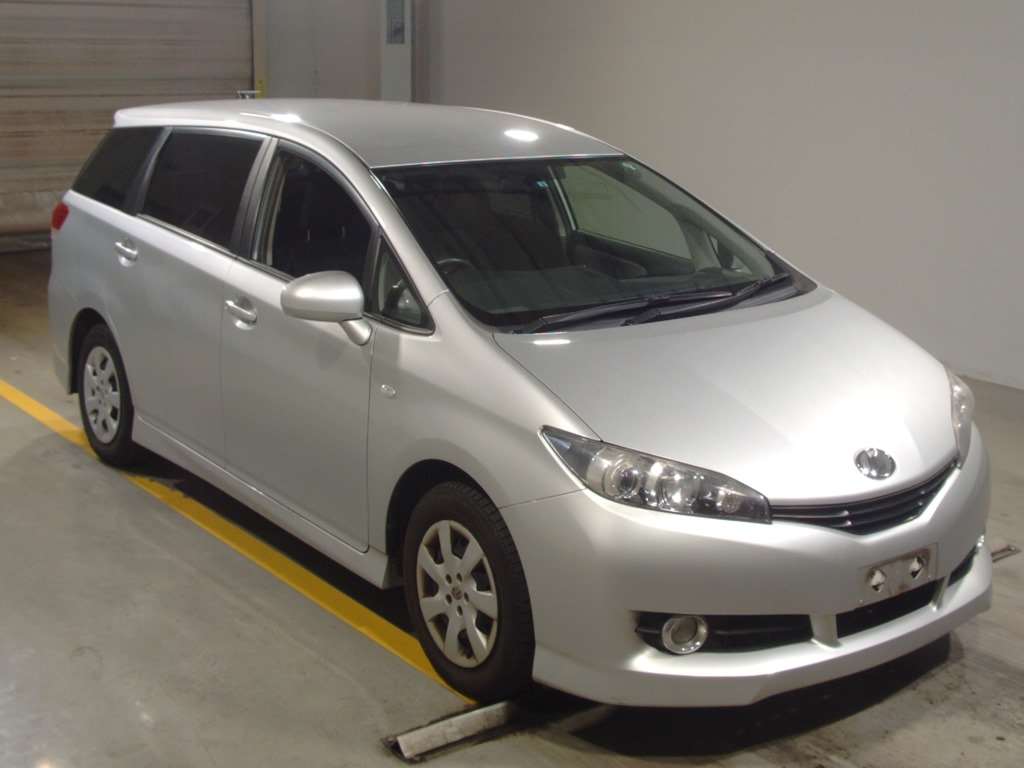 Акира авто аукцион с японии. Toyota Wish 2016 4 WD. Toyota Wish 2008 года. Машина Виш 2010. Toyota Wish 2017 4wd тюнинг.