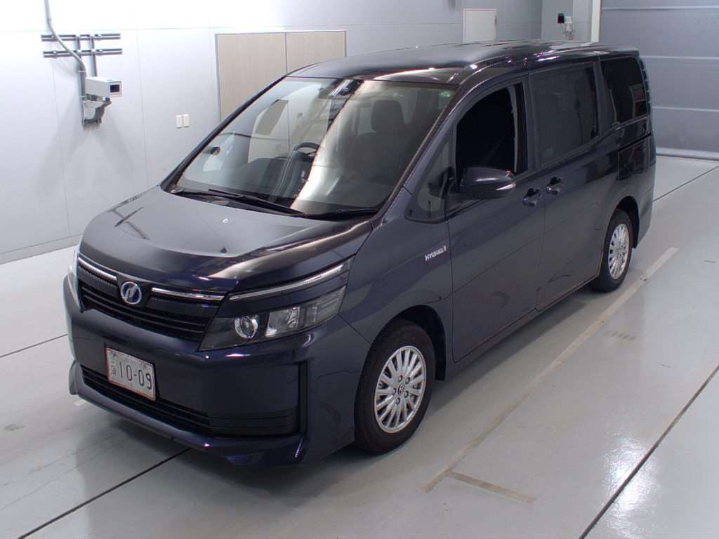 Toyota Voxy Hybrid 2017