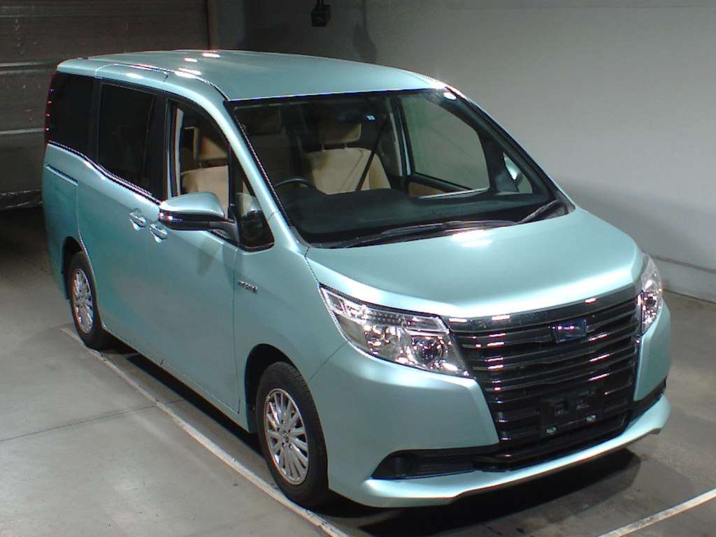 Микроавтобус тойота ноах. Toyota Noah минивэн. Toyota Noah 2014 zrr85. Toyota Noah 5 местный.