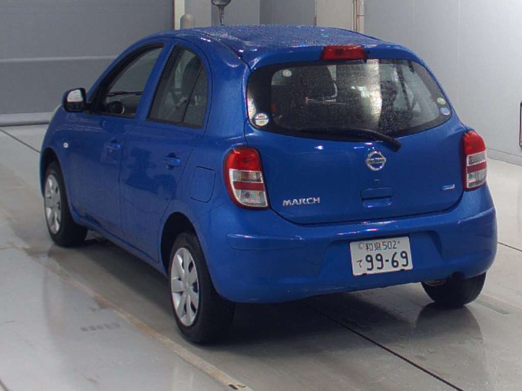 Nissan Марч 2011