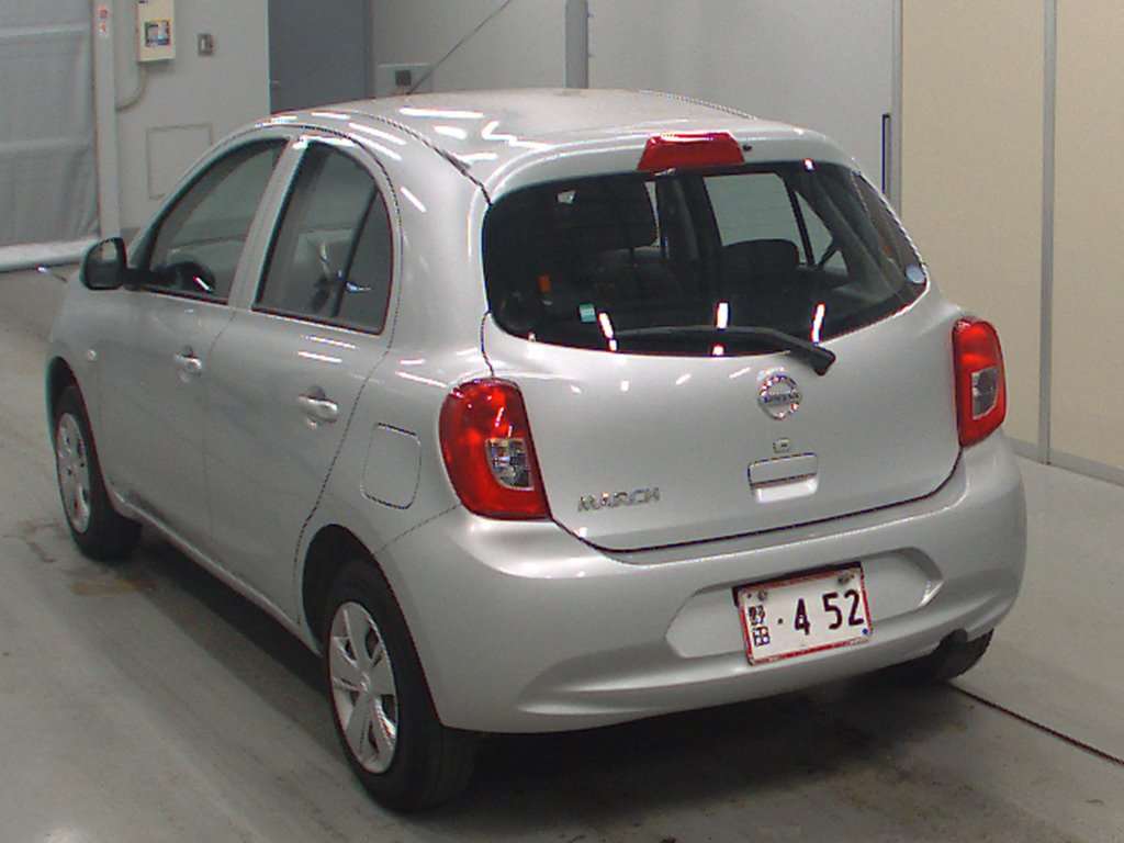 Nissan Марч 2011