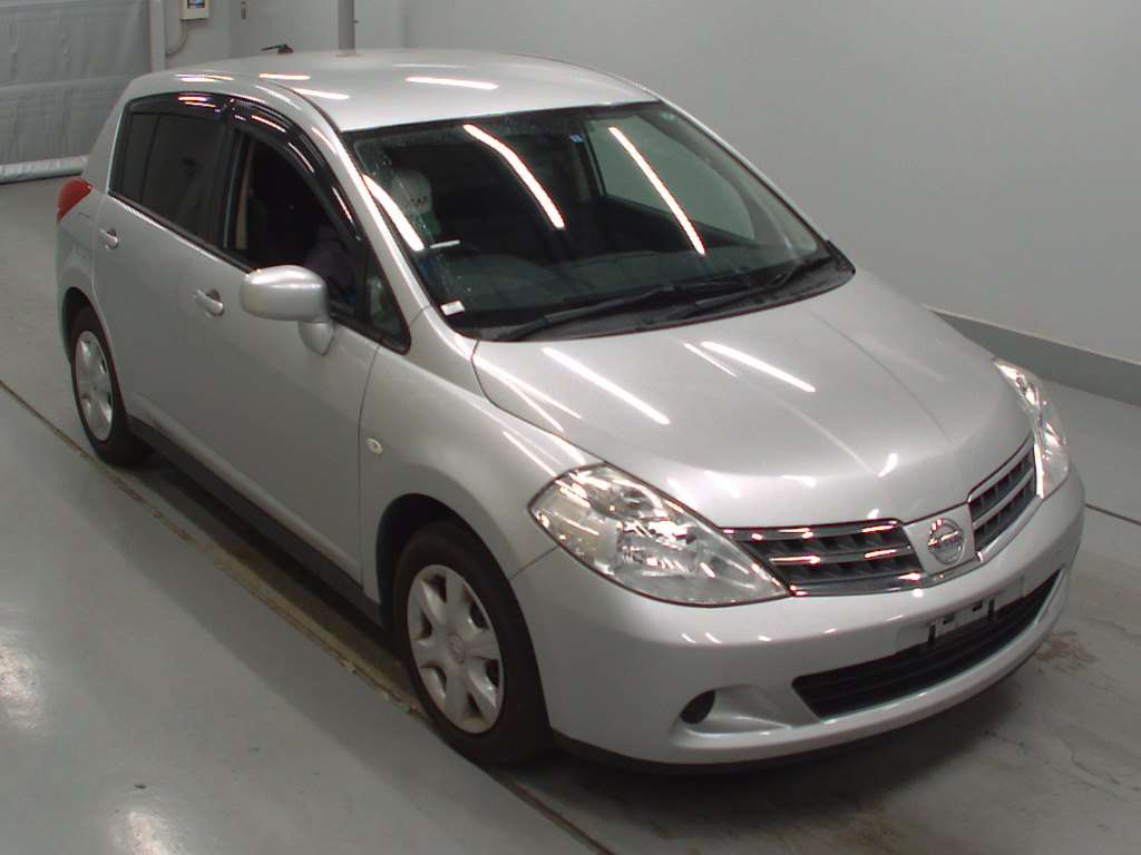 Nissan Tiida правый руль