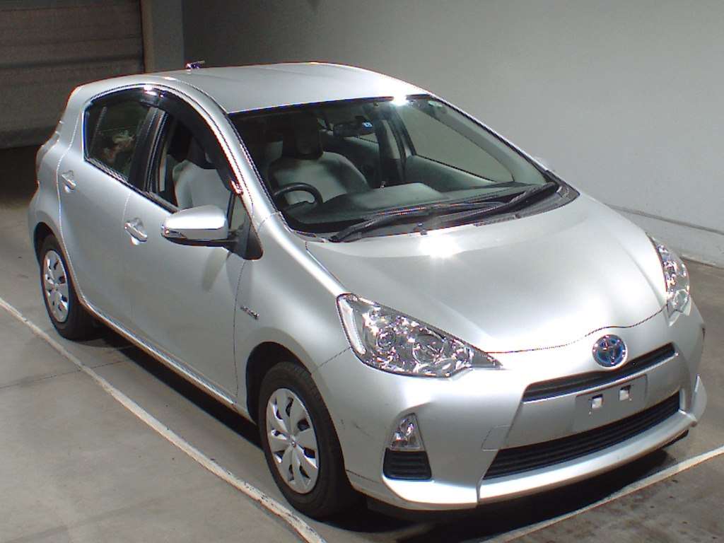 toyota aqua 2012