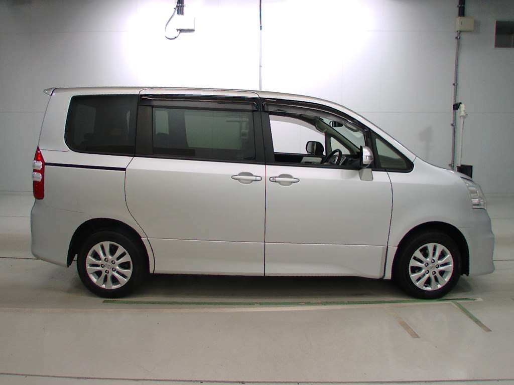 toyota noah 2001 2007