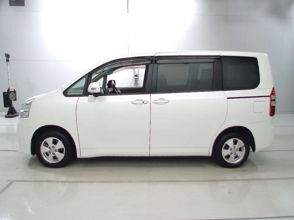 toyota noah 2001 2007