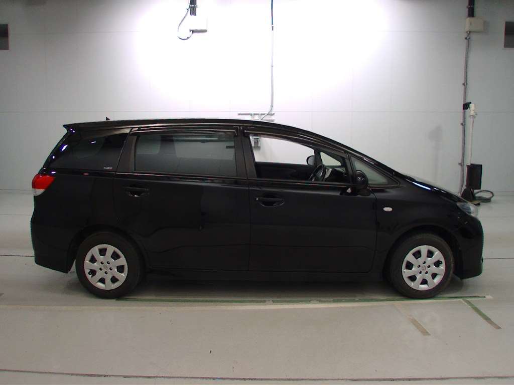 Sferacar авто из японии. Toyota Wish, Toyota Isis.