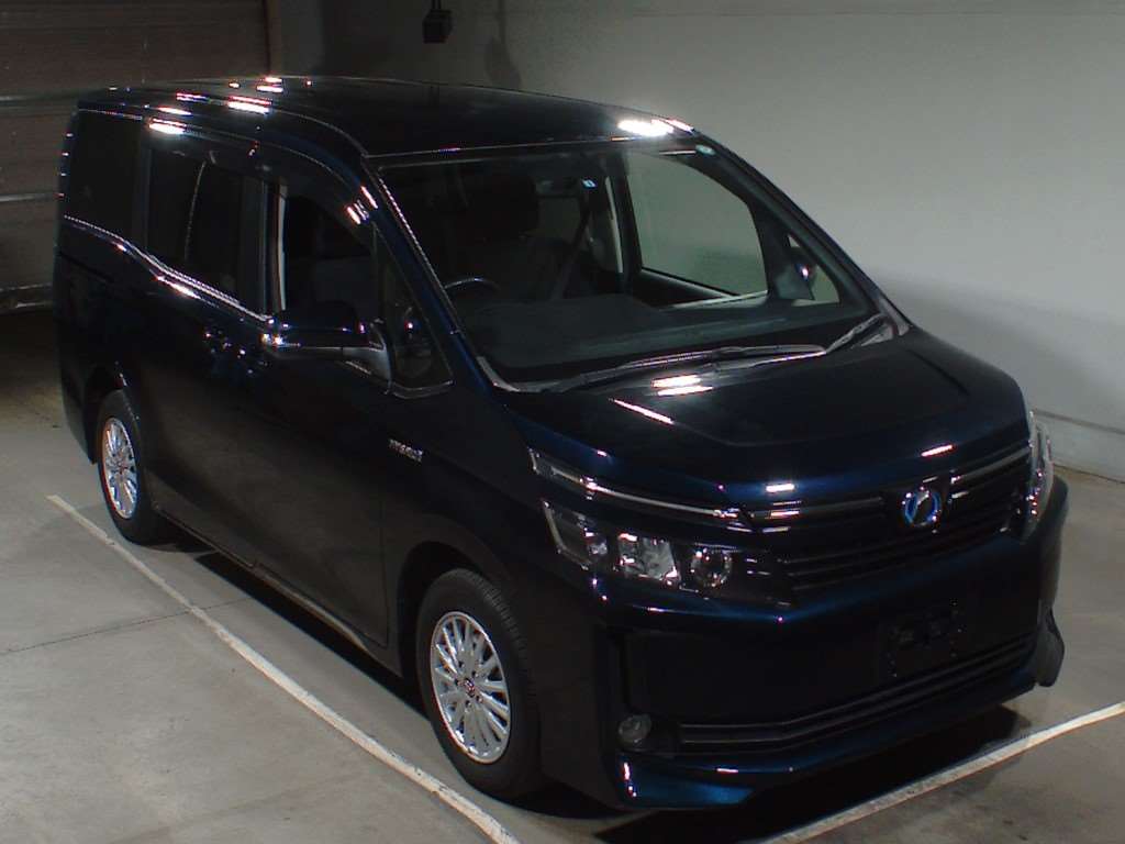 Купить б у машину из японии. Toyota Voxy темно синий. Японские аукционы автомобилей. Аукцион машин в Японии. Японские автомобили с аукционов авто из Японии.