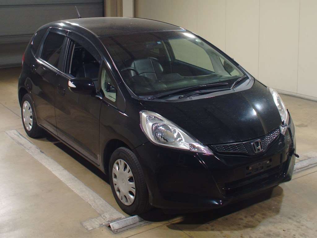 Хонда фит из японии. Honda Fit 2010 черная. Фит 2010 черный цвет правый руль. Японский фит машина какой цена.