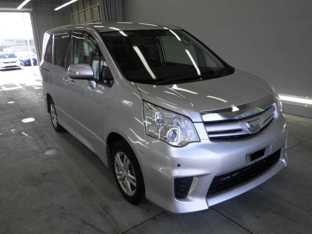 Toyota noah. Тойота Ноах. Тойота Ноах в 4к. Тойота Ноах s2010. Ноах 2013.