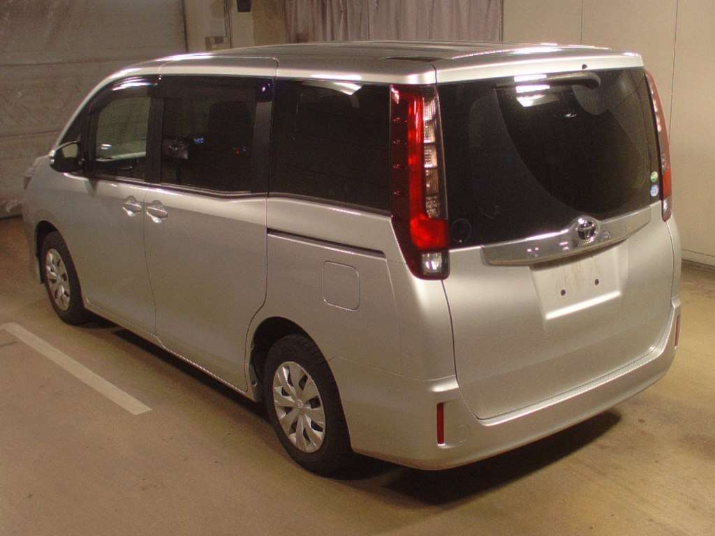 toyota noah 2001 2007