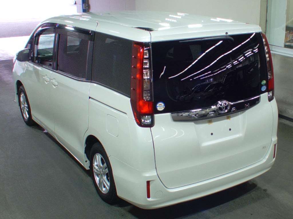 toyota noah 2001 2007