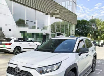 Toyota RAV4 4WD 2022 в Fujiyama-trading
