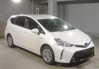 Toyota Prius Alpha 2015 в Fujiyama-trading