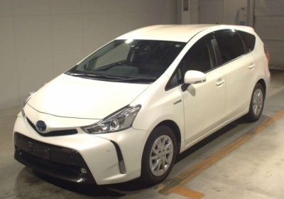 Toyota Prius Alpha 2018 в Fujiyama-trading