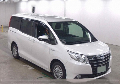 Toyota Noah Hybrid 2015 в Fujiyama-trading